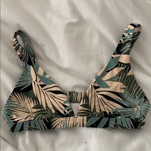 Leaf bikini top